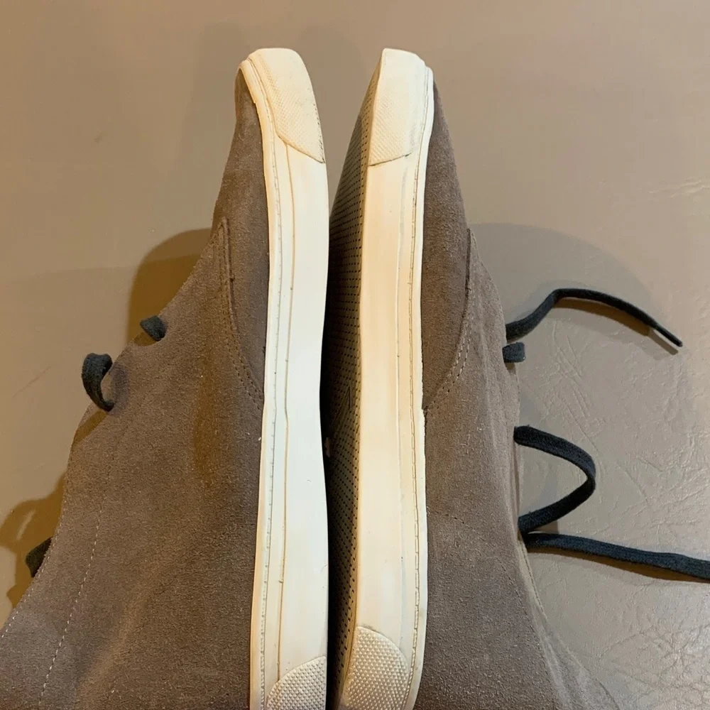 Banana Republic Light Brown Chukka Boots in Suede Leather​​​
